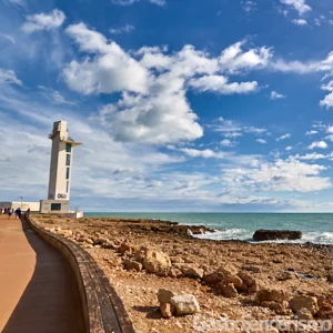 Acceso pavimentado al Faro de Irta en Alcossebre, Castellón