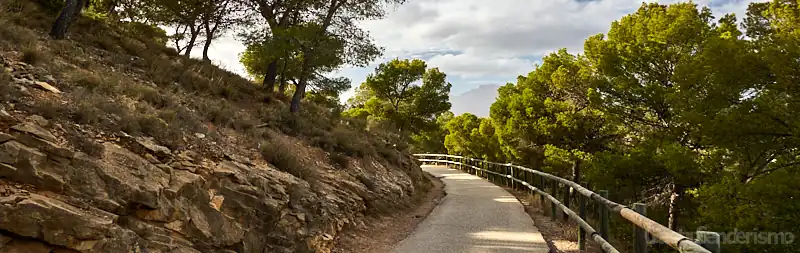 Camino viejo del faro del Albir en Alicante