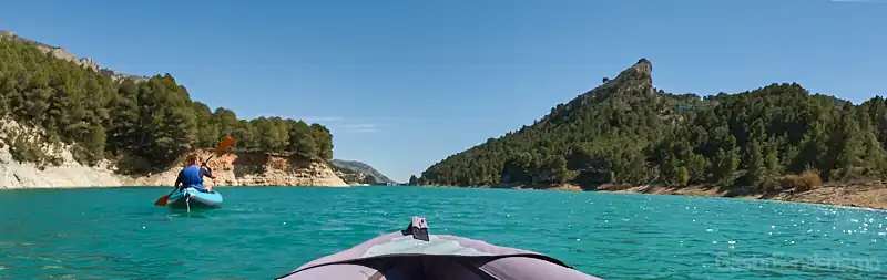 Kayak en el Embalse de Guadalest en Alicante