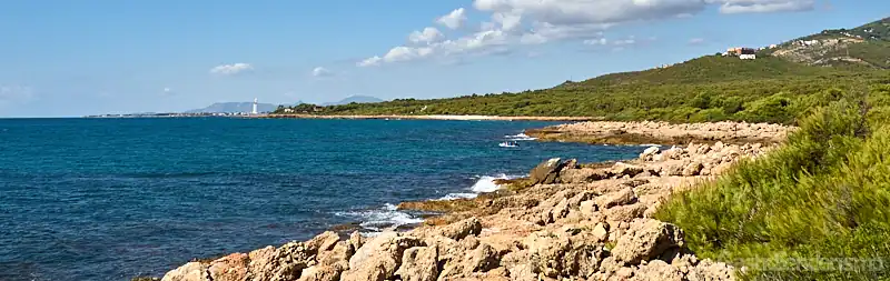 Playas y calas de la Sierra de Irta entre Peñiscola y Alcossebre en Castellón