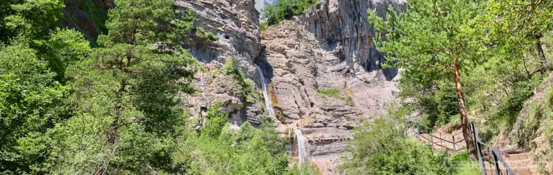 Cascada del Sorrosal en Broto: un destino de senderismo en el Pirineo Aragonés