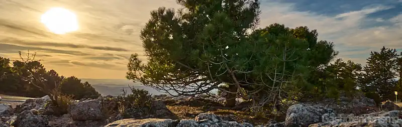 Atardecer desde el Mirador del Paso del Aire en el Puerto de las Palomas en La Iruela en Jaén