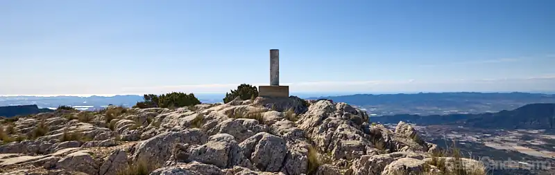 Cima del Pico Pedro López en Sierra Espuña en Murcia